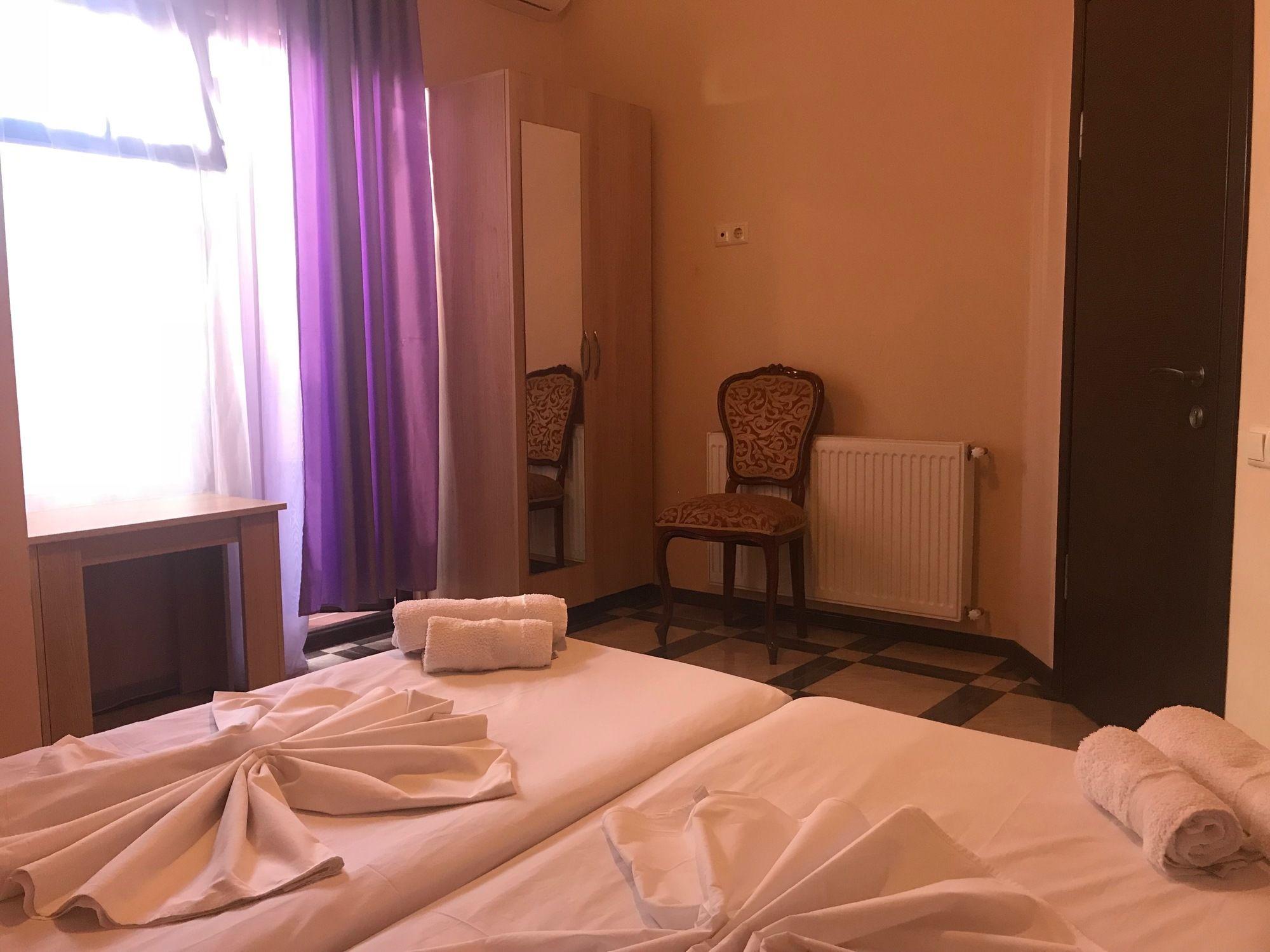 Holiday House Μπατούμι Εξωτερικό φωτογραφία