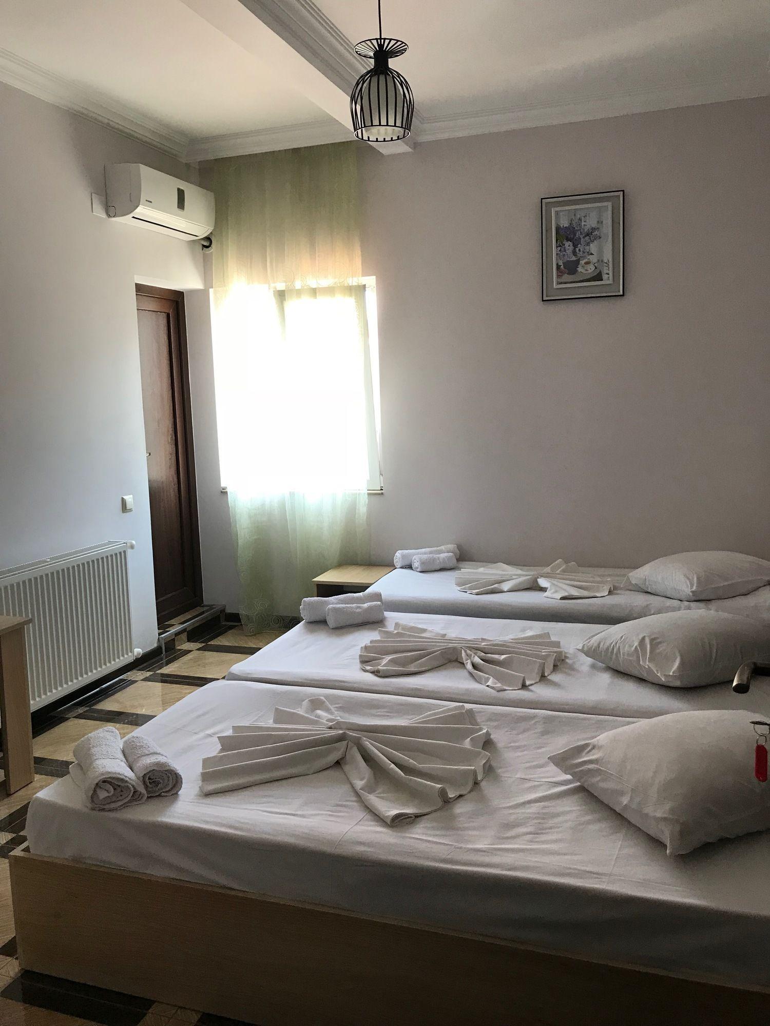 Holiday House Μπατούμι Εξωτερικό φωτογραφία