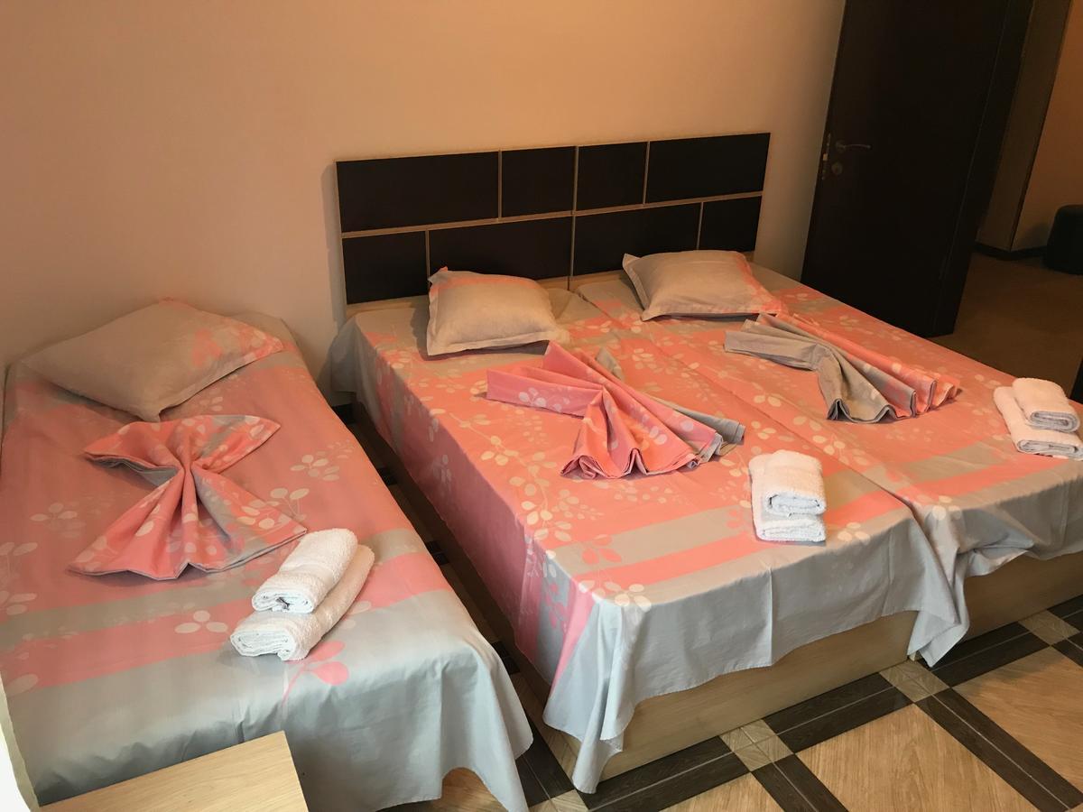Holiday House Μπατούμι Εξωτερικό φωτογραφία