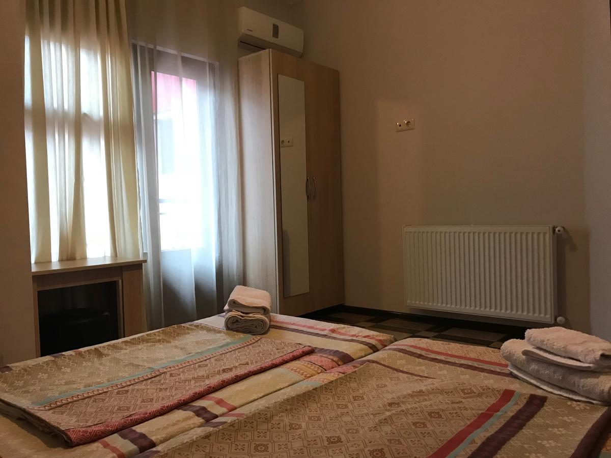 Holiday House Μπατούμι Εξωτερικό φωτογραφία