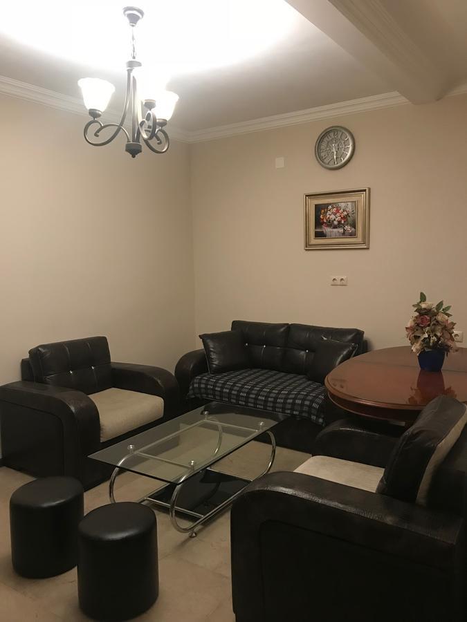 Holiday House Μπατούμι Εξωτερικό φωτογραφία