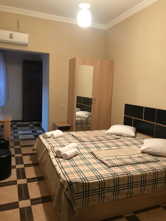 Holiday House Μπατούμι Εξωτερικό φωτογραφία